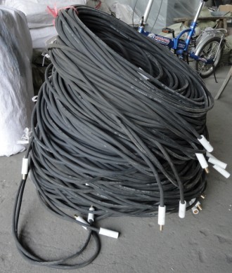 ���L����